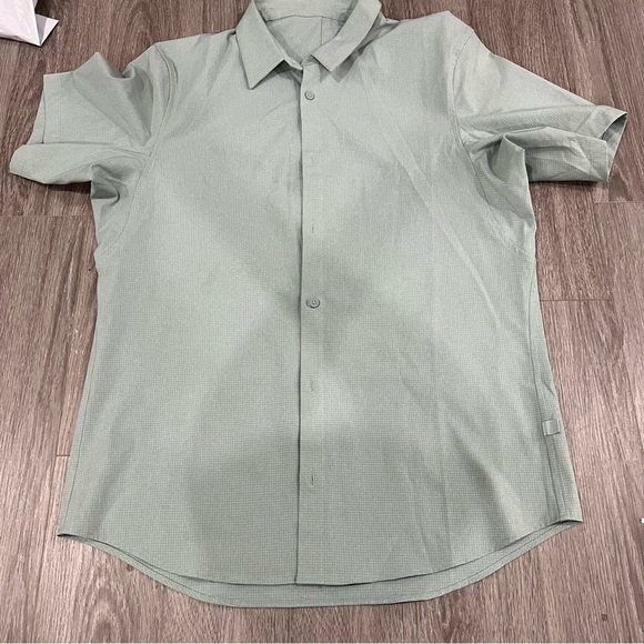 lululemon athletica Other - Lululemon Men's Light Green Short Sleeve Button Down Shirt Sea Salt M